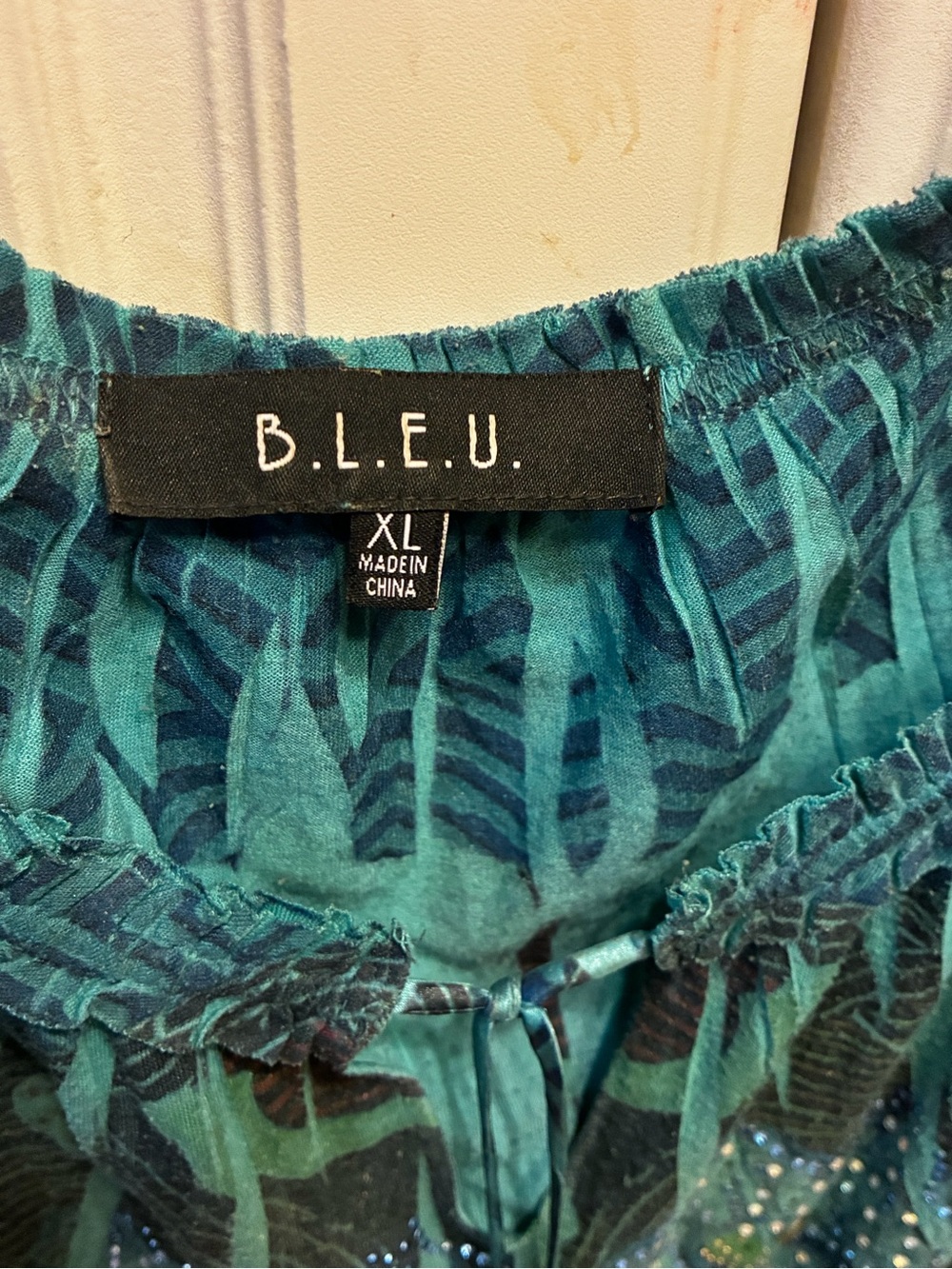 B.L.E.U. teal & black floral print blouse, size XL - Picture 10 of 11